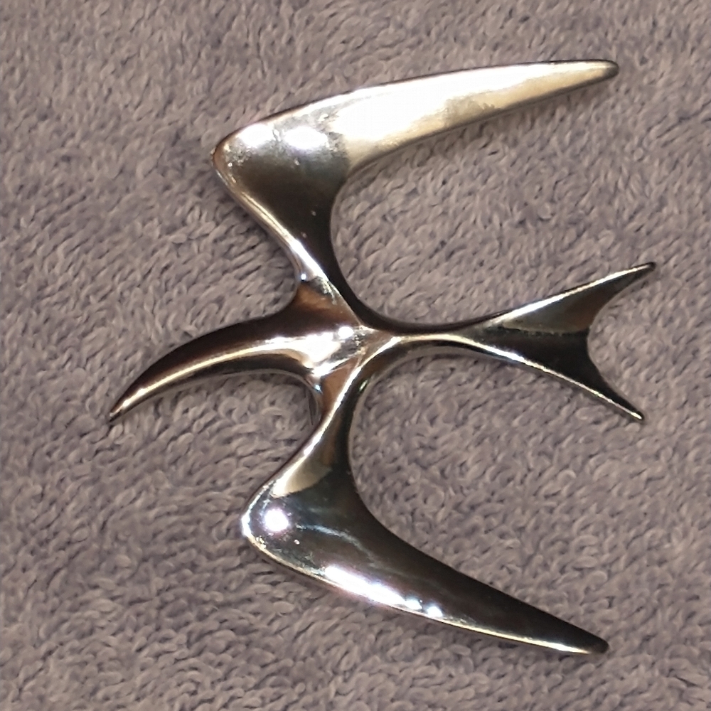 Vintage Sarah Coventry flying Bird brooch